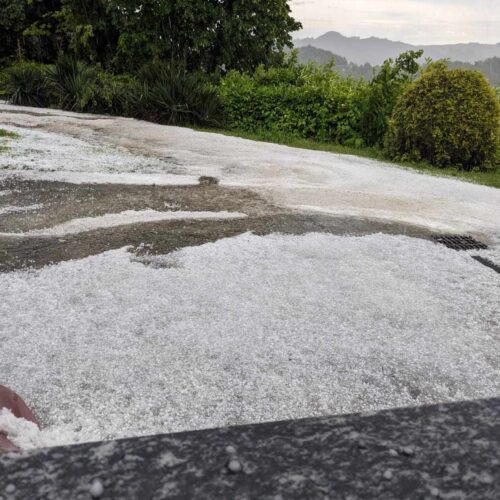 Grandine in Val Cerrina e alcune strade allagate