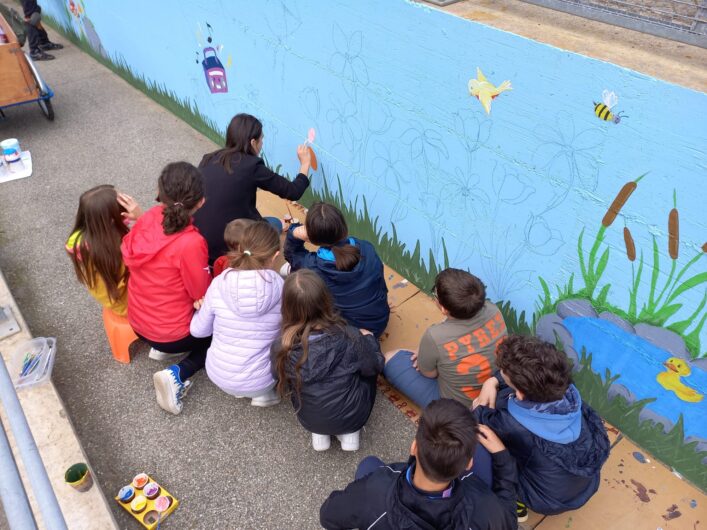 A Valmadonna il sottopasso diventa un murale ricco di colori e fantasia grazie ai bambini del sobborgo