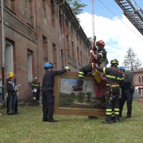 Esercitazione Vigili del Fuoco: alla Cittadella di Alessandria simulato il recupero di un quadro