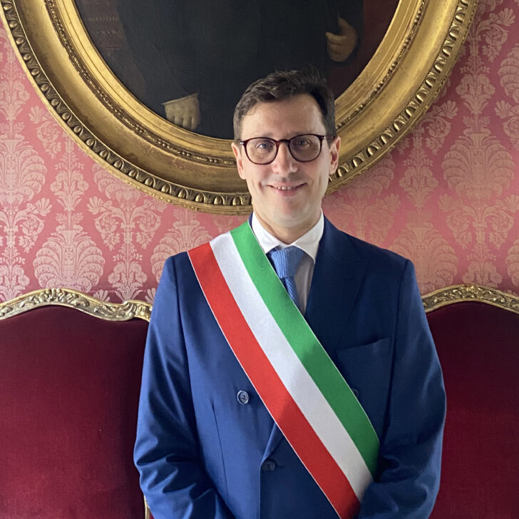 Emanuele Capra è ufficialmente sindaco di Casale: oggi la sua investitura