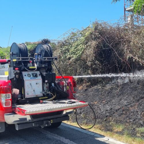 Incendio sterpaglie lungo Salita Sant’Anna a Casale. Vigili del Fuoco spengono le fiamme
