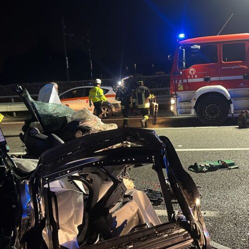 Furgone contromano in A4: schianto frontale e ferito grave, fuggito il conducente