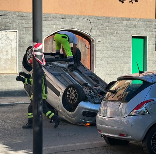 Ad Acqui perde il controllo dell’auto e si ribalta in via Amendola