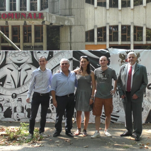 L’arte di Lele Gastini davanti al cantiere del Teatro Comunale di Alessandria