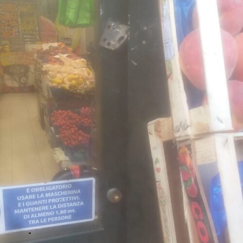 Ennesimo furto al “Paradiso della frutta”. Questa volta, però, il ladro finisce in manette