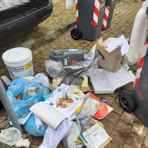 Ancora rifiuti abbandonati lungo le strade. Gestione Ambiente: “Inciviltà che danneggia tutti”