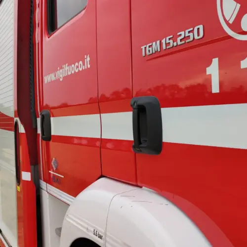 Incendio sterpaglie a Tortona. Vigili del fuoco spengono le fiamme
