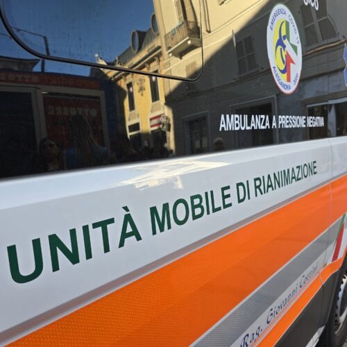 Scontro tra un’auto e una moto: morto il motociclista