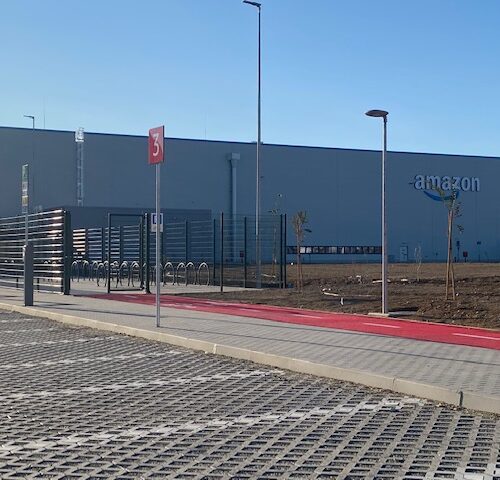 Taglio del nastro per il nuovo centro di approvvigionamento Amazon a Spinetta