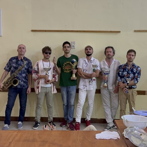 Le sorprese sorprendenti di Valerio Lundini e i VazzaNikki a PeM