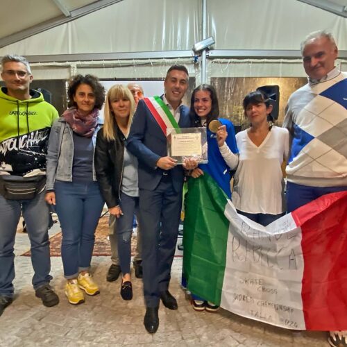 Castelletto Monferrato festeggia la giovane Rebecca Minetto, bronzo ai mondiali di Skate Cross