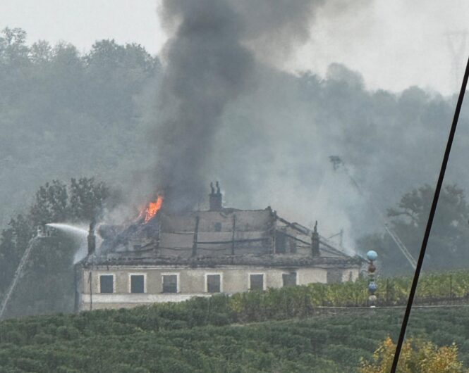 Incendio Villa Raggio a Gavi: continua il lavoro dei Vigili del Fuoco. Le foto dell’intervento nelle prime ore