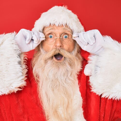 Alessandria promuove il Natale nei negozi cittadini e sul Voskwagen d’epoca con a bordo Santa Claus