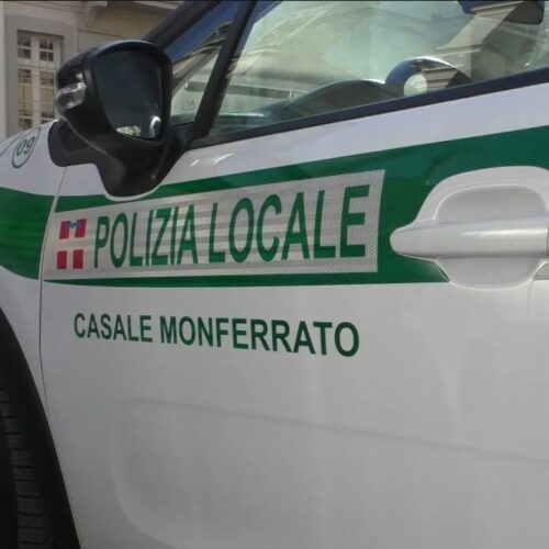 Si scontra con motociclista e si allontana: denunciato automobilista senza patente e assicurazione