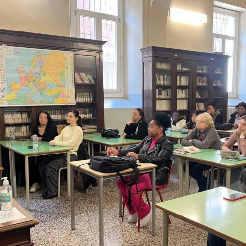 Lezioni contro la violenza di genere. I Carabinieri alla Scuola per adulti