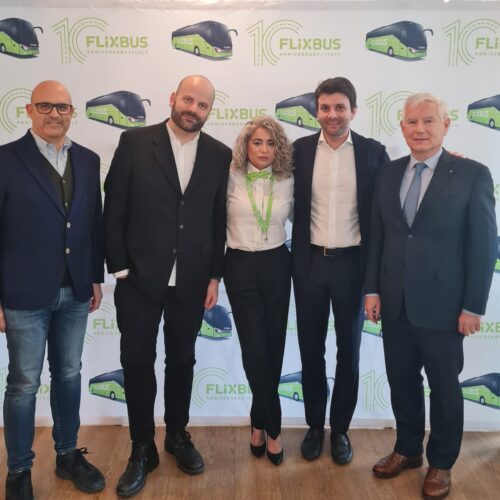 Isabel, autista del gruppo Stat, premiata da Flixbus per aver salvato un giovane passeggero