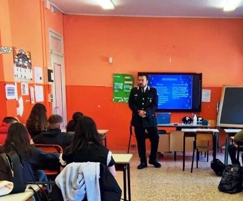 Carabinieri: prosegue il percorso di legalità nelle scuole