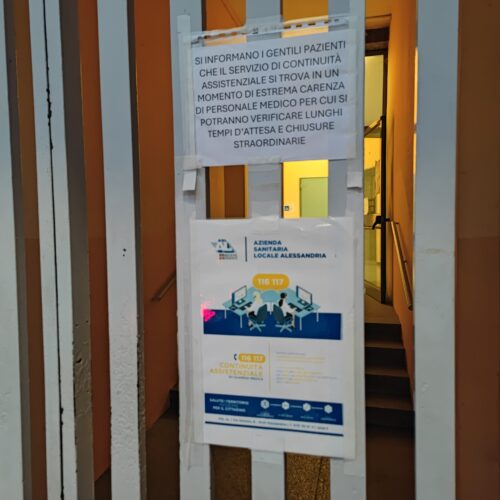 Attese fuori dalla Guardia Medica di Alessandria: una soluzione ci sarebbe ma non è immediata