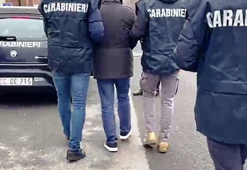 Si spostava di città in città per sfuggire alla cattura. Carabinieri lo rintracciano ad Alessandria