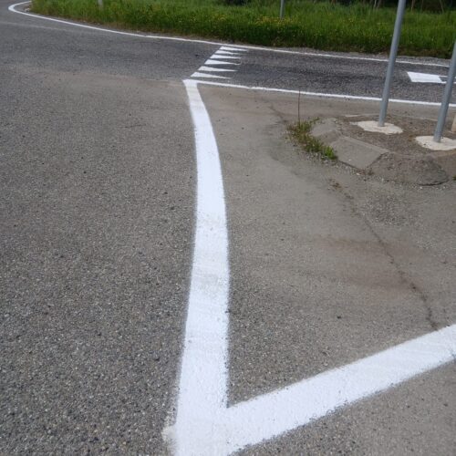 Rifatte le strisce bianche in via Pavia ad Alessandria