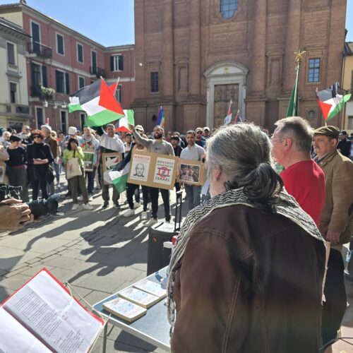 Alessandria scende in piazza per la Palestina e canta “Bella ciao”