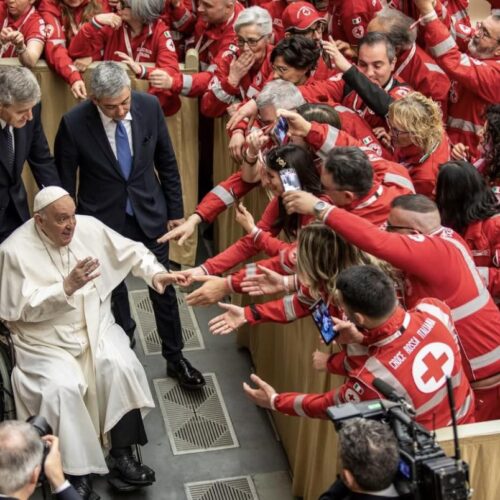 Anche due volontarie di Casteggio in supporto alla macchina organizzativa per il funerale del Papa