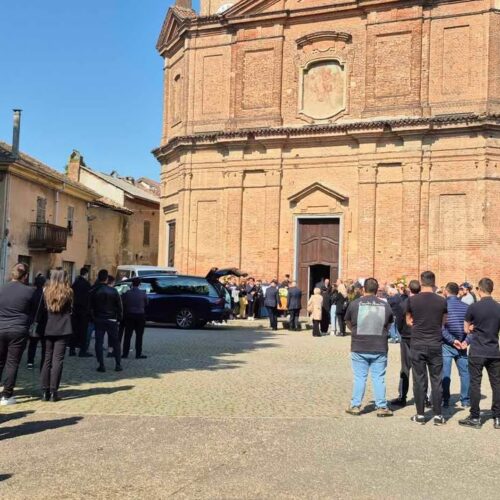 Questa mattina l’addio affettuoso e composto ad Andrea Gatto