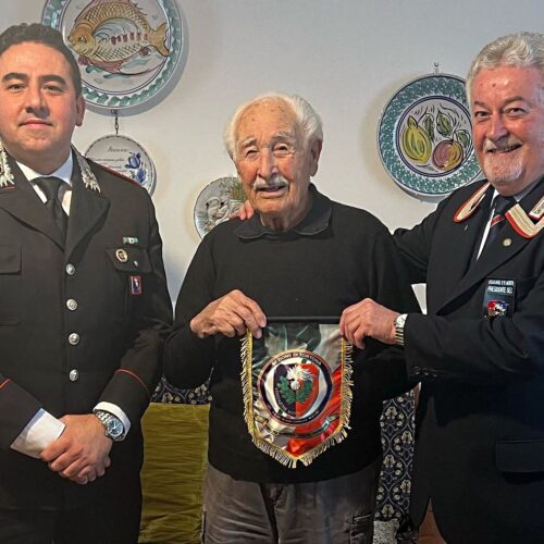 Carmelo spegne 98 candeline e l’Arma celebra il compleanno di uno dei suoi carabinieri più longevi