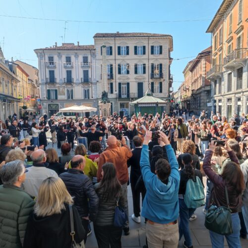 “La malattia non ti ha mai strappato il sorriso”: ad Alessandria il flashmob musicale per Jean Formiga