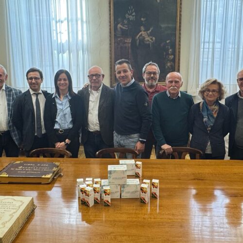 Associazione Memorial Zucconi dona una fornitura di vitamina D alla casa di riposo di Casale