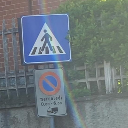 Multe per lavaggio strade ma i mezzi passano domani. La Polizia locale si scusa: “Tutte annullate”