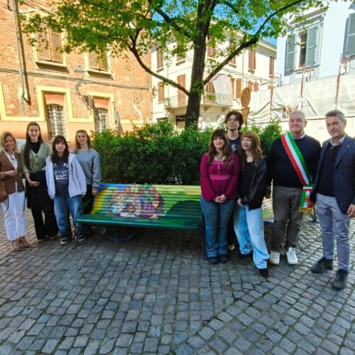 A Valenza inaugurate due panchine dedicate al pittore Pier Paolo Prandi