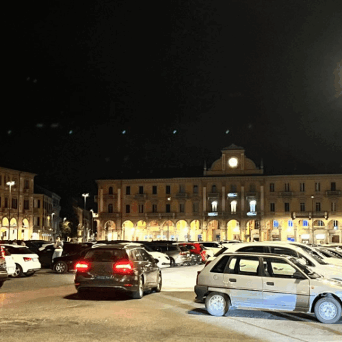 Piazza Garibaldi brilla di nuova luce
