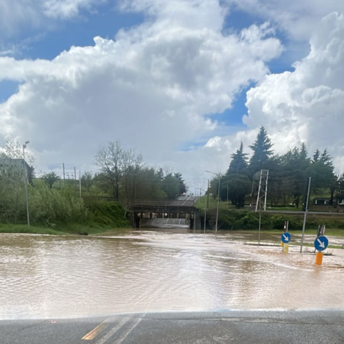 Sottopasso di Valenza allagato. Strade chiuse anche nella città dell’oro