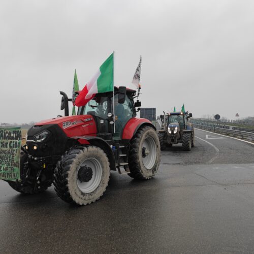 Sì ai trattori in tangenziale ad Alessandria: così i mezzi agricoli non dovranno passare in città