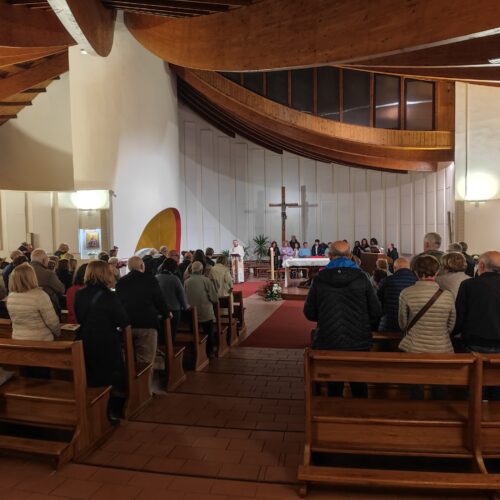 Papa Francesco, ad Alessandria la veglia di preghiera: “Una tristezza infinita, resterà un esempio”