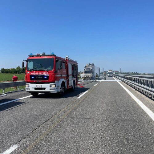 Mezzo in fiamme sulla A21: traffico tornato normale