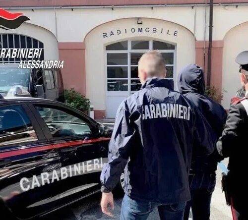 Accoltella vicino di casa dopo una lite: arrestato