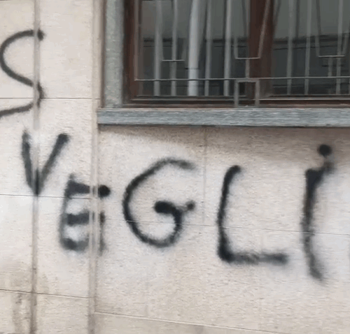 Scritte offensive contro l’Amministrazione: probabili contestazioni legate a Cascina Rosa