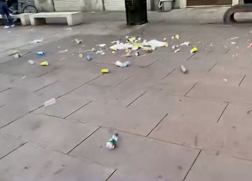 “Piazzetta della Lega piena di rifiuti, uno scempio”: la segnalazione di un’alessandrina