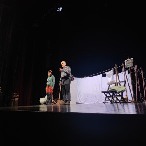 “Siate attivi e consapevoli”: i bambini di Casale a teatro per lo spettacolo sul ghiacciaio che non c’è più