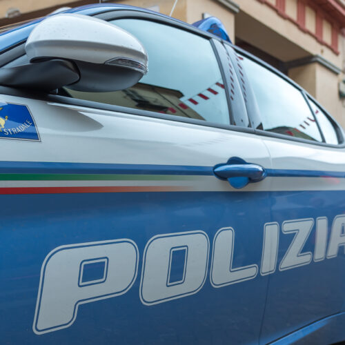 Automobilista travolge uomo in monopattino e si allontana senza prestare soccorso