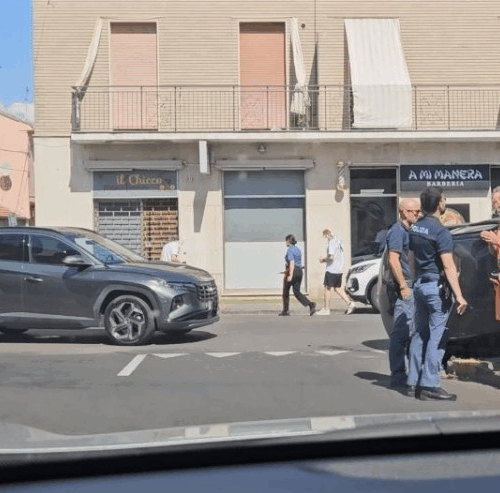 Incidente tra due auto in corso Acqui ad Alessandria: un mezzo ribaltato su un fianco