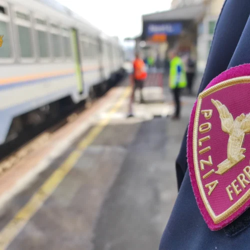 Tragedia in stazione a Tortona. Uomo di 26 anni si toglie la vita lasciandosi travolgere da un treno