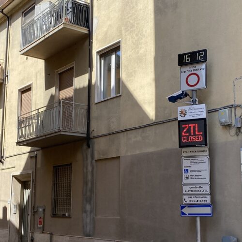Nuovo varco ZTL in via Sant’Evasio a Casale.  Attivato il controllo elettronico degli accessi in “Area Duomo”