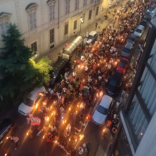 Le luci delle fiaccole per Gaza e per la Global Sumud Flotilla illuminano Alessandria: “Siamo 2 mila persone”
