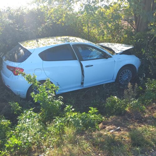 Auto fuori strada a San Giuliano: traffico bloccato