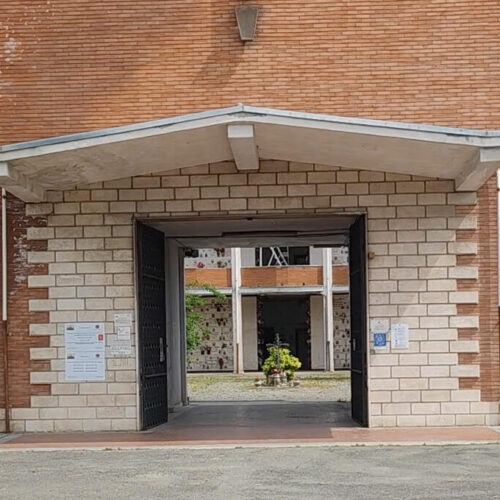Tutto il cimitero di Spinetta di nuovo accessibile: finiti i lavori dopo il crollo del soffitto all’ingresso