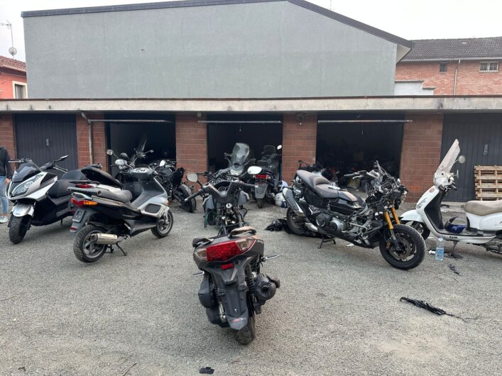 Furto a Milano porta al blitz ad Alessandria. Carabinieri trovano 39 scooter rubati e pezzi di ricambi in garage al Cristo