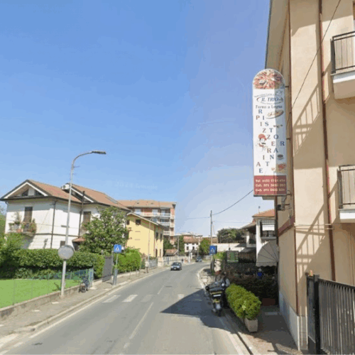 Polizia sulle tracce dell’auto che ha travolto cinque persone dopo lite in pizzeria